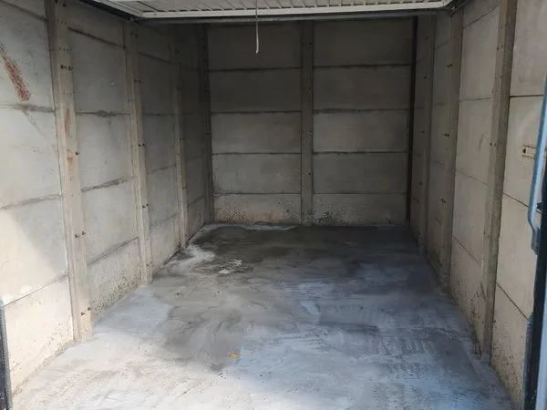 Garage/ box