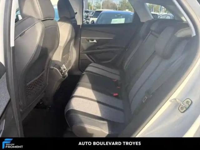 Peugeot 3008 1.2 puretech 130ch s&amp;s allure — photo 12