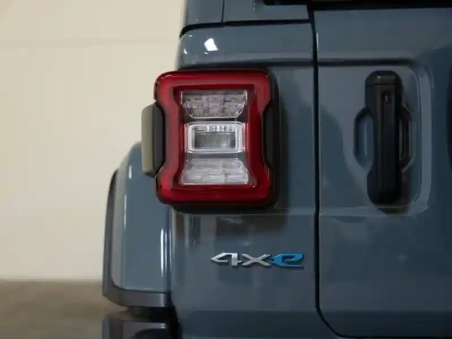 Jeep Wrangler unlimited 2.0 t 380ch 4xe sahara command trac — photo 13
