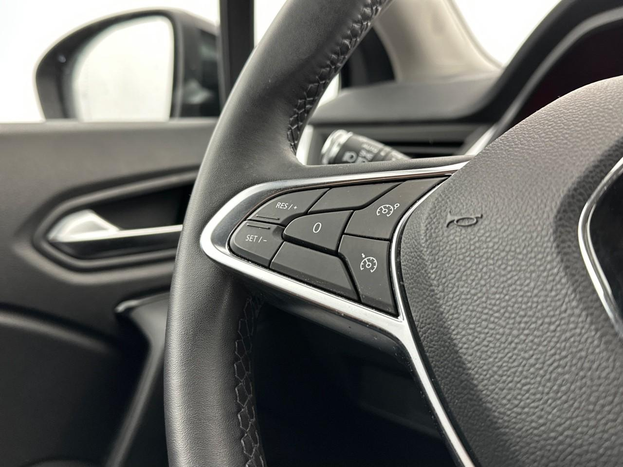 Renault Captur blue dci 115 edc business — photo 18