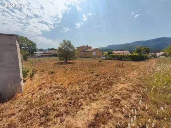 Terrain constructible de 1 000 m² - Hérépian (34600) - 120 000