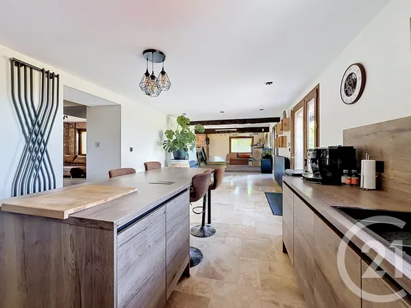 Maison 6 pièces 198 m²
