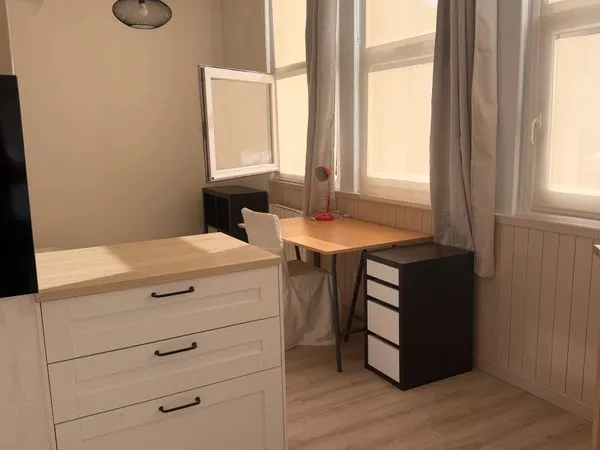 Loue grand studio de 25m2