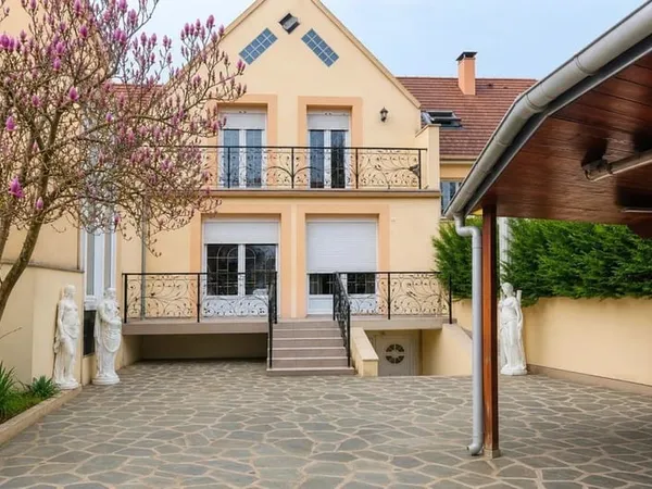 Vélizy-Villacoublay - Le Village - Maison de rapport - 164 m²