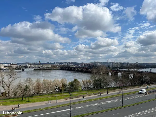 BORDEAUX - QUAI RICHELIEU - VUE Garonne & Pont de Pierre - T2 46 m²