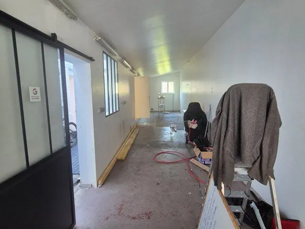 Local commercial 137 m² avec espace extérieur - Disponible immédiatement