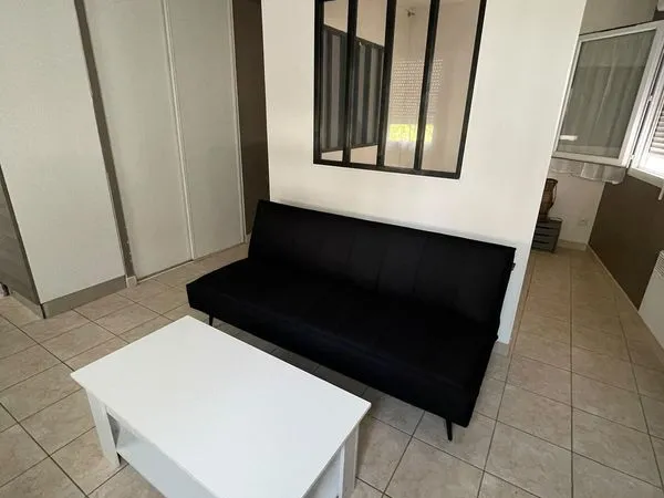 Le calme à la ville NIMES, Appartement de 33 m² sans travaux dans résidence sécurisée avec beau jard