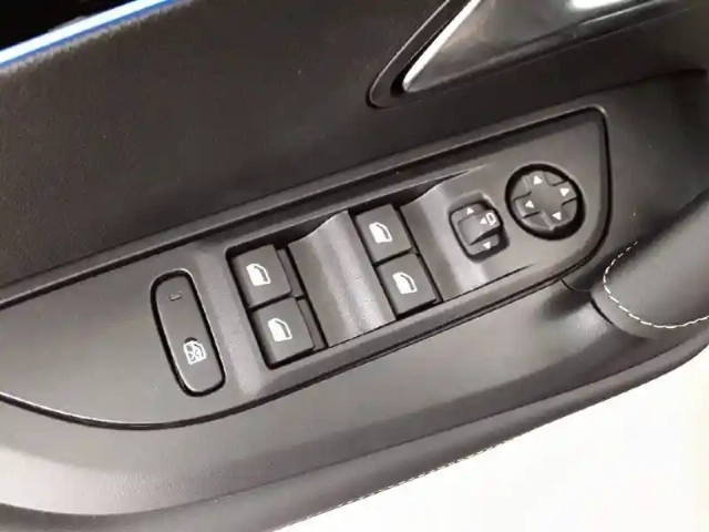 Peugeot 2008 hybrid 145 e-dcs6 — photo 61