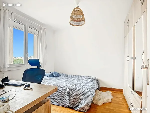 T4 67 m² - 3 chambres - Balcon 8 m² - Vue dégagée - 4/8 avec ascenseur - Sainte-Marguerite 13009