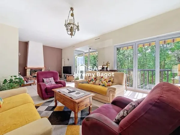 Maison 7 pièces 240 m²
