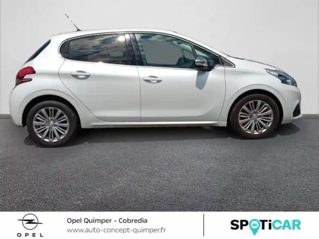 Peugeot 208 1.2 puretech 110ch e6.c allure s&amp;s — photo 2