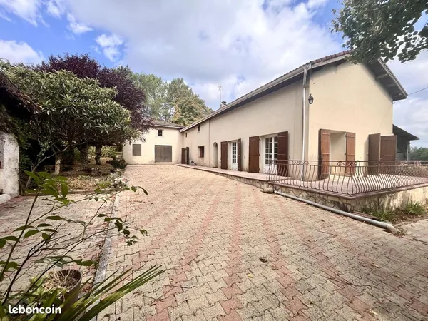 Maison en pierre à rénover - 2 chambres - Dépendances - Terrain 7 536 m² - Blasimon