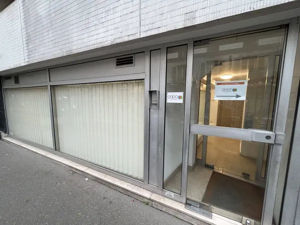 Bureau 136 m²