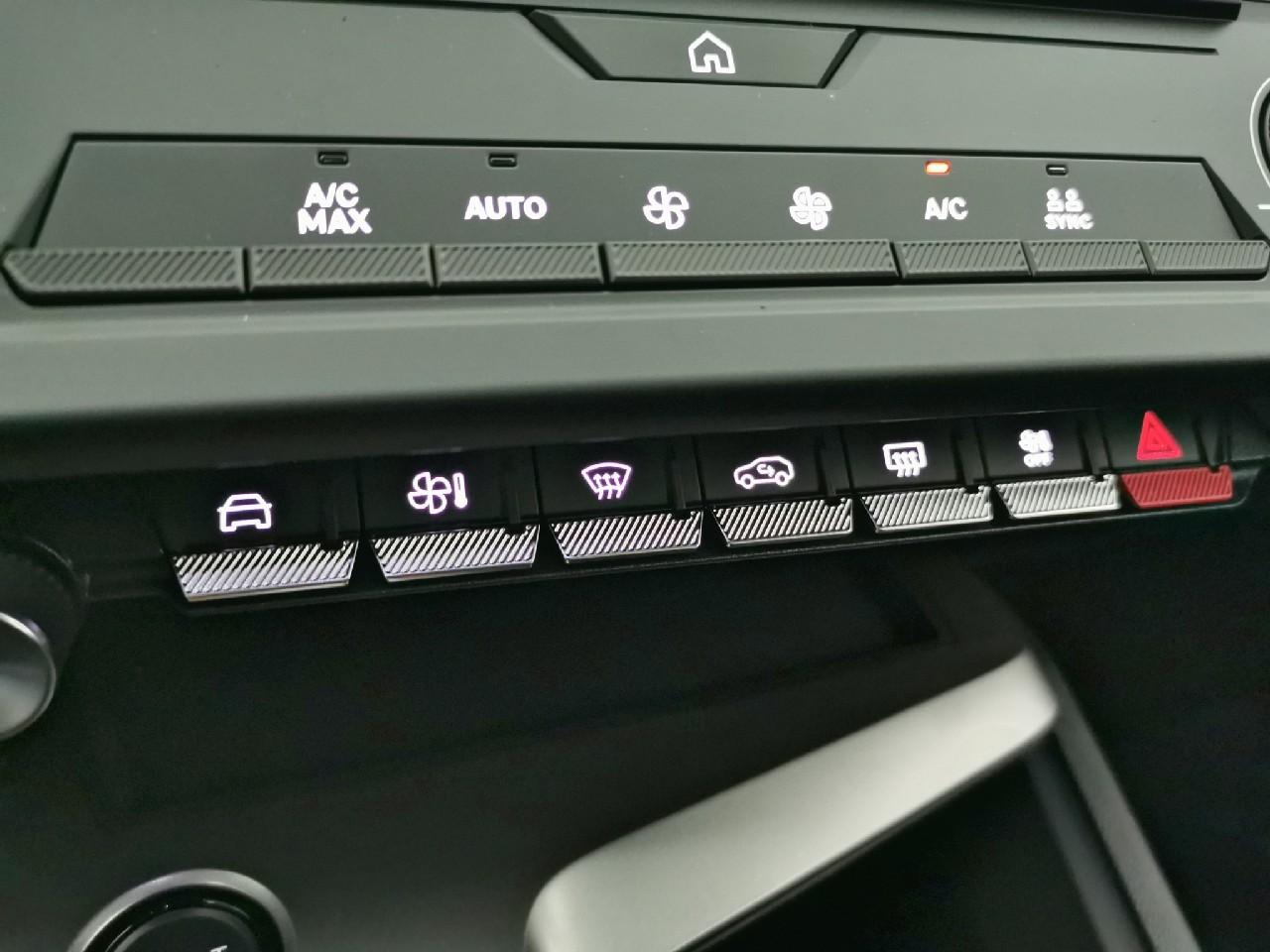 Peugeot 308 hybrid 145 e-dcs6 style — photo 32