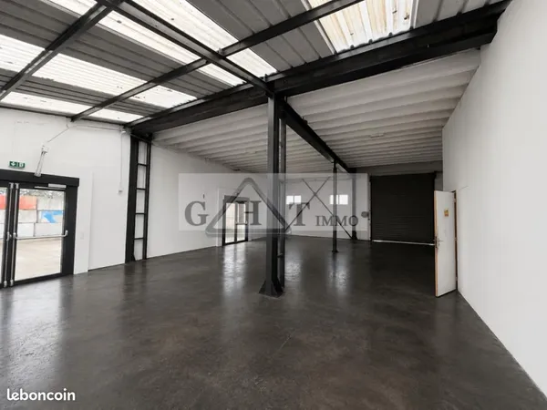 Local industriel 246 m²