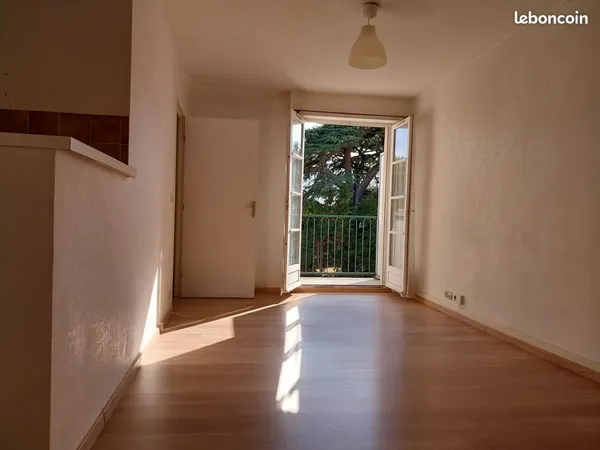 F2 calme balcon garage melun