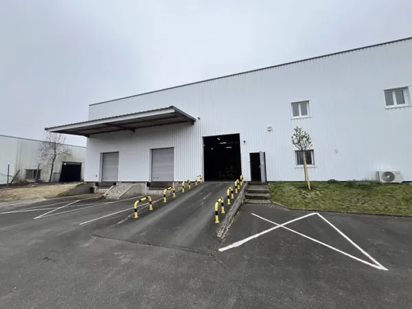 Local d'activité 806 m²