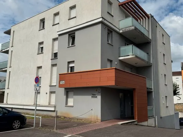 Appartement F2, terrasse et parking