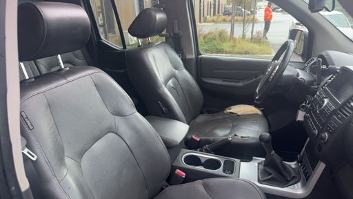 Nissan Navara 2.5 dCi 190 4WD - Double Cabine Xe – 2015 – 124880 km – Diesel – Boîte Manuelle — photo 11