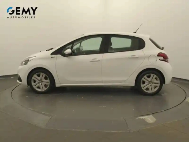 Peugeot 208 puretech 82ch s&amp;s bvm5 — photo 19
