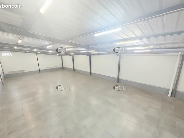 Local d'activité 869 m²