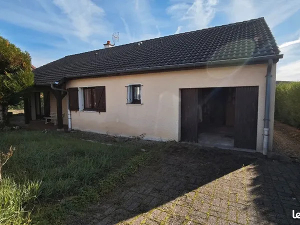 Maison de plain-pied à vendre à Montbard (21500) - 93 m², 3 chambres, garage, cellier, cabanon