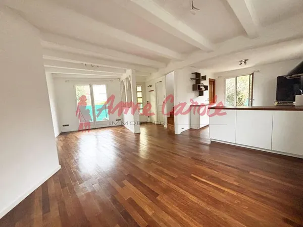Maison d'environ 100 m2 édifiée sur terrain de 137 m2