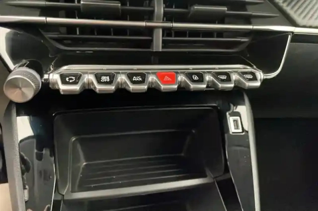 Peugeot 208 puretech 75 s&amp;s bvm5 — photo 17