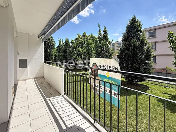 Appartement MEUBLE 2 Pièces Traversant avec Balcon et Cave - 69500 BRON