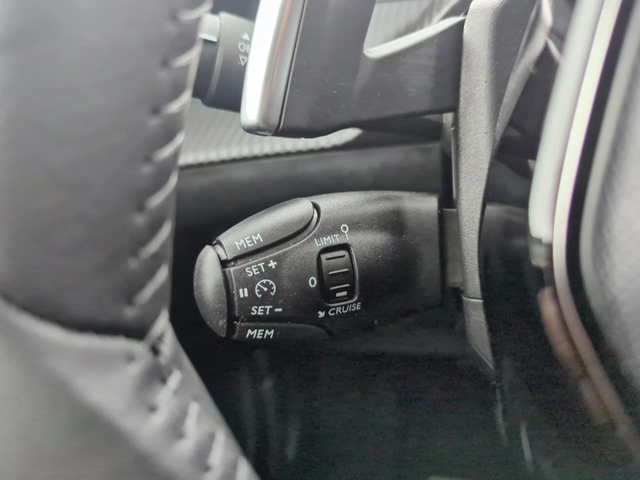 Peugeot 2008 hybrid 145 ch e-dcs6 allure — photo 20