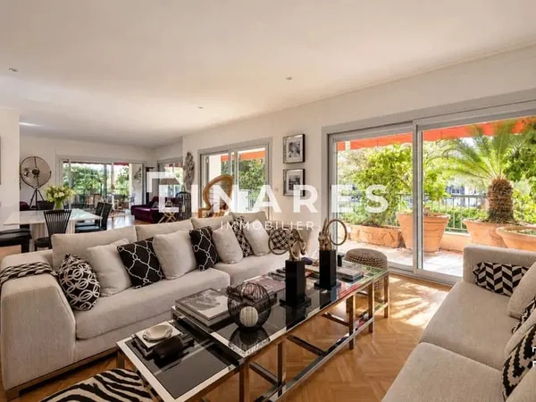 7E ART - Appartement T4 de 140m2 - Grande Terrasse - Cave - 13008 PARC BORELY -