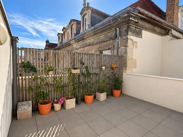APPARTEMENT AVEC GARAGE ET TERRASSE CENTRE VILLE