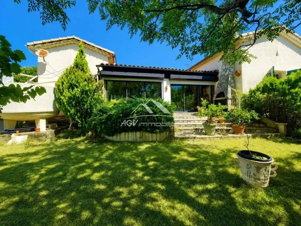 Maison de plain-pied 8 pièces 156 m²