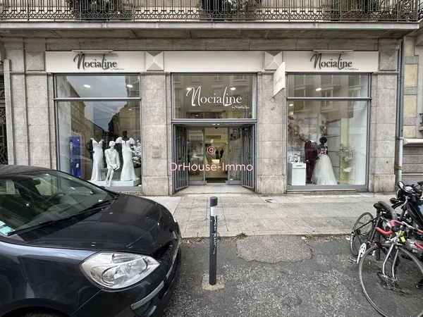 Commerce 3 pièces 265 m²