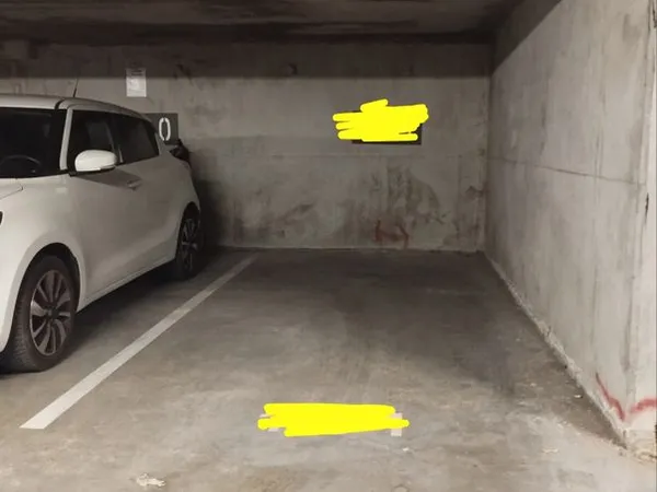 Place de parking intérieure