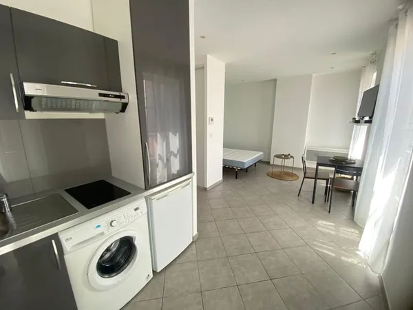 STUDIO MEUBLE DE 25 M²