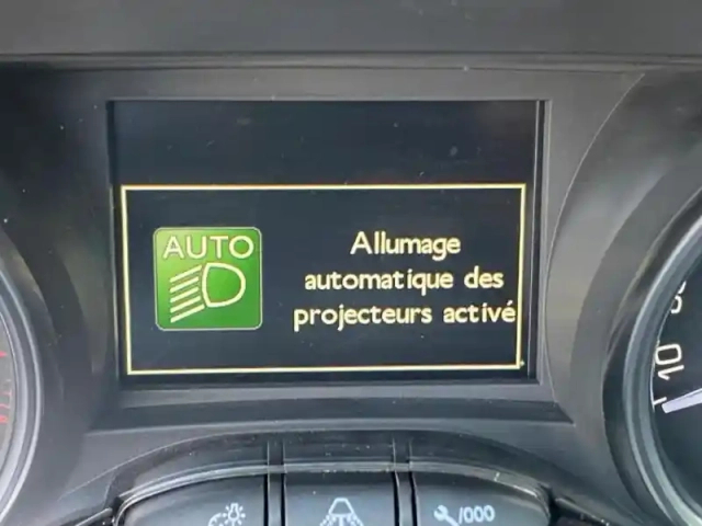 Peugeot 2008 1.2 puretech 110ch allure s&amp;s — photo 14