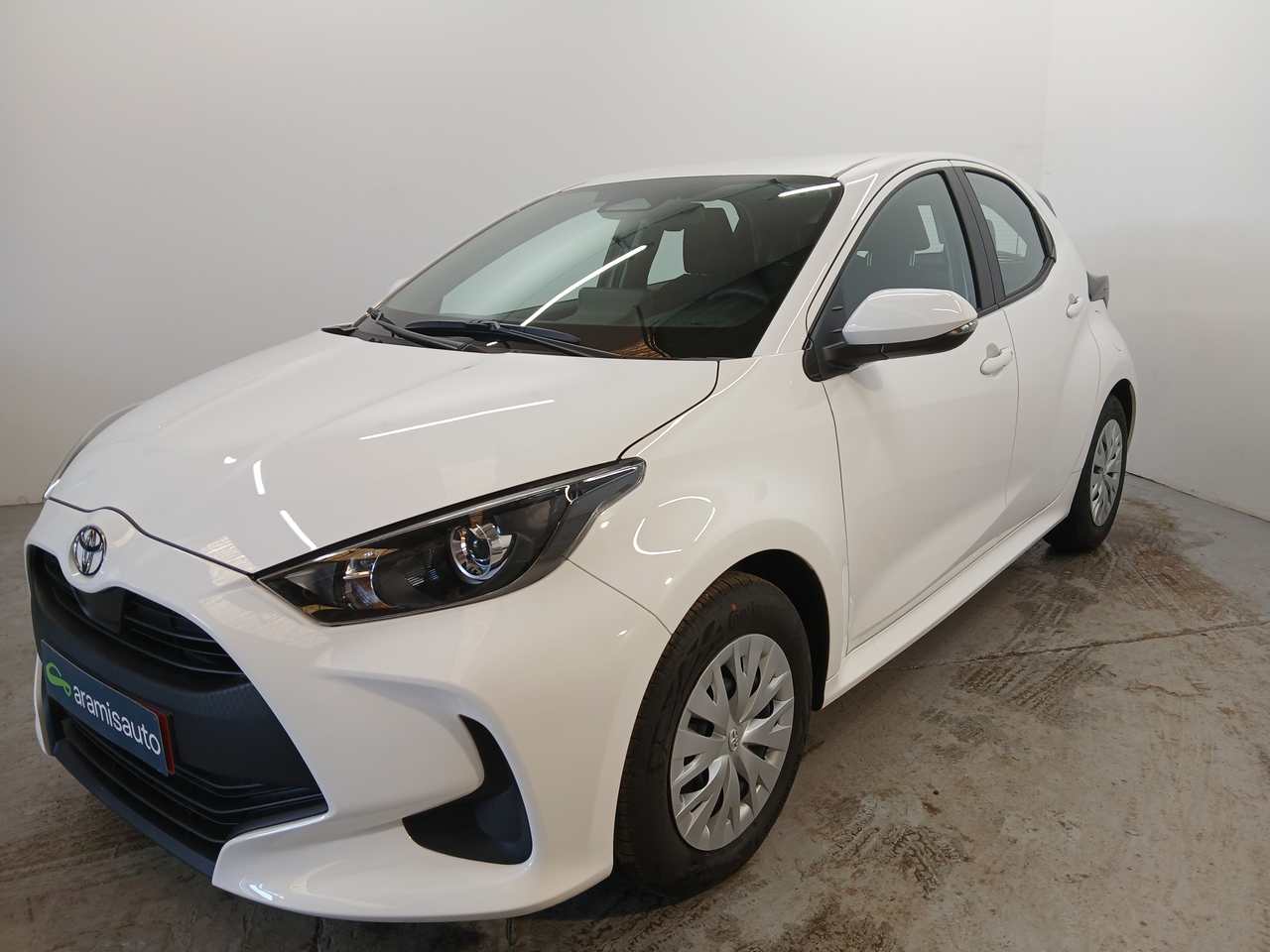 Toyota Yaris 4 — photo 1