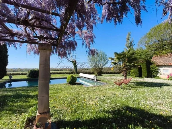 Maison de plain-pied 12 pièces 325 m²