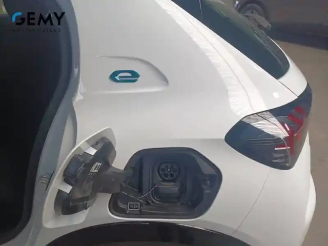 Peugeot 208 electrique 50 kwh 136ch — photo 13