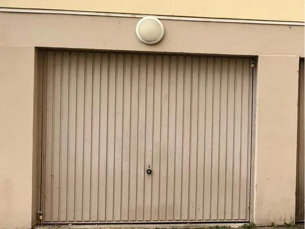 Location garage voiture fermé