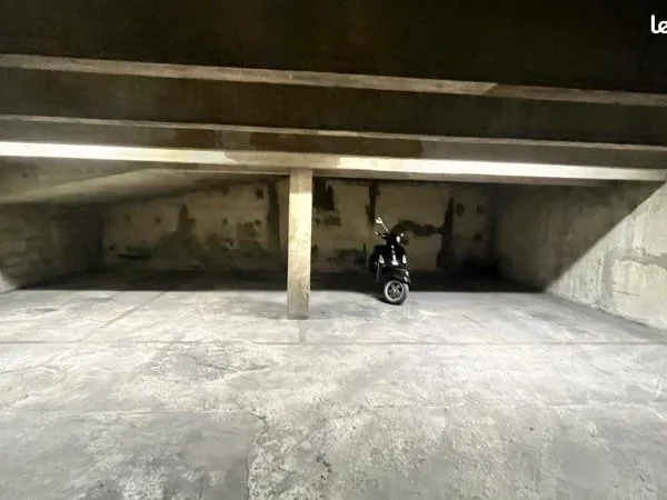 Lot de 3 parkings - Paris 10e - superbe investissement