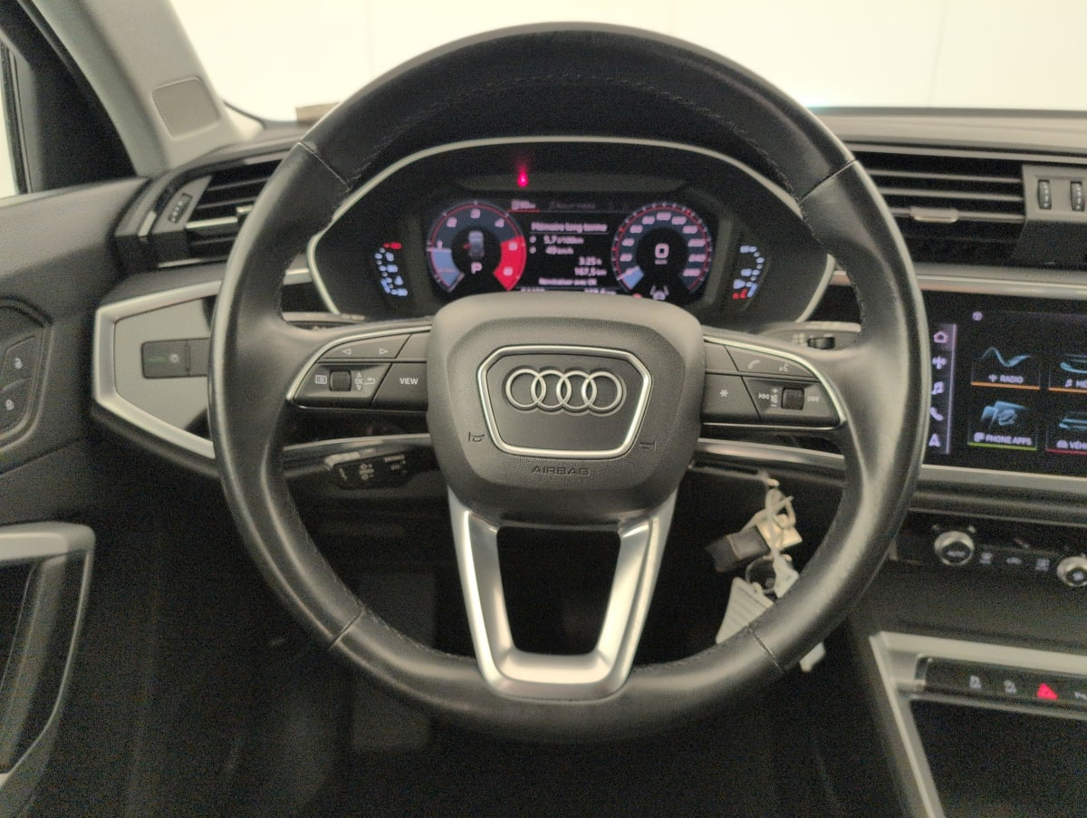 Audi Q3 — photo 14