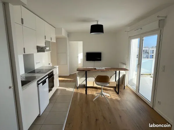 T4 meublé, récent. Calme et lumineux, vue mer