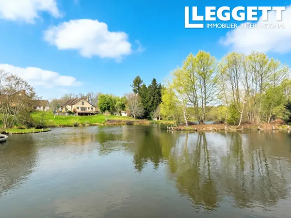 Entreprise prospère de pêche à la carpe avec joli gîte, maison propriétaire, piscine, granges et plu