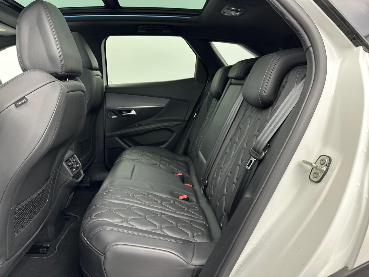 Peugeot 3008 hybrid4 300 e-eat8 gt — photo 13
