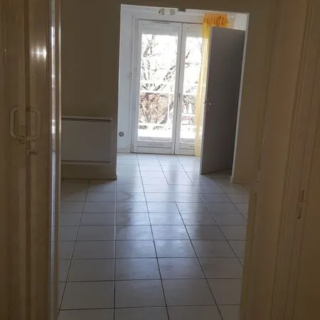 Loue Studio de 27m2 non meuble TOUR DE SALVAGNY 69890 PROCHE DE CHARBONNIÈRE