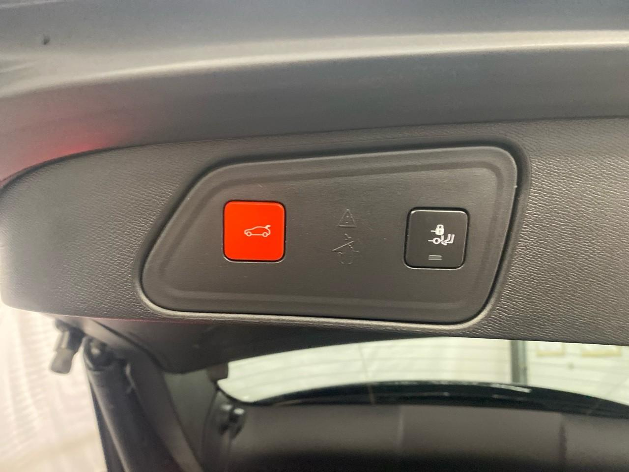 Peugeot 3008 hybrid4 300 e-eat8 gt pack — photo 33