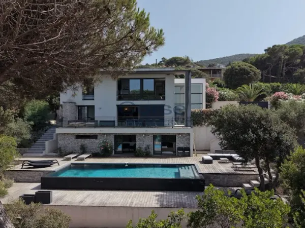 Maison 5 pièces 204 m²