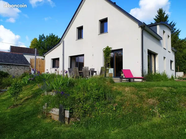 Maison . 8 pièces . 163 m²